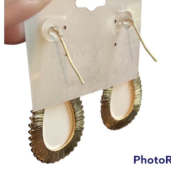 Natasha Fashion Faceted Teardrop Earrings Blue & Yellow Daisies Gold Col… - Picture 2 of 8